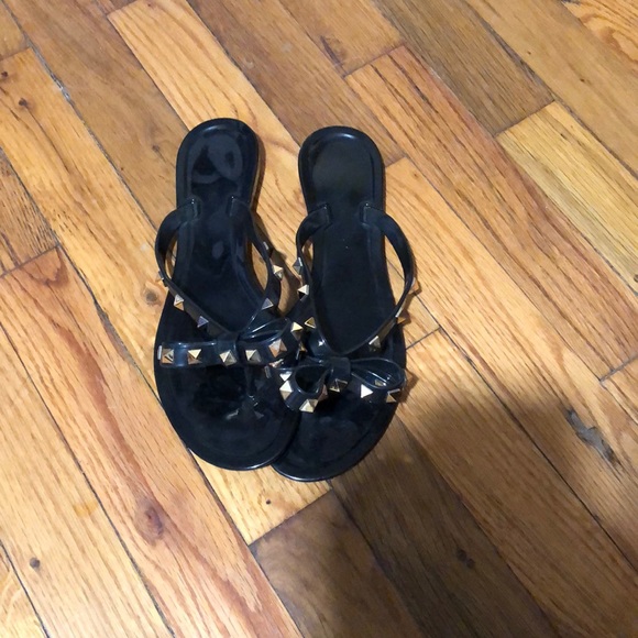 Shoes - Flip flops size 6